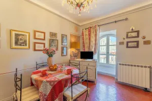 Image of View of the Popes' Palace – Elegant air-conditioned apartment in the heart of Avignon