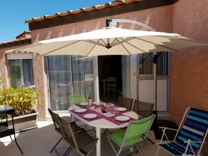 Image of Charming little air-conditioned villa with swimming pool - Close to the sea and shops