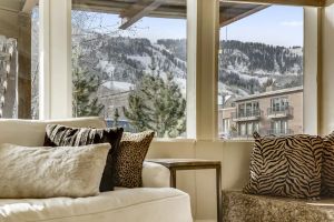 Image of Elegant and gorgeous Aspen core condo