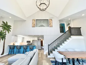 Image of Lakehouse with 3 Big Suites, Total of 6 Bedrooms 4 Baths, & HUGE Beach