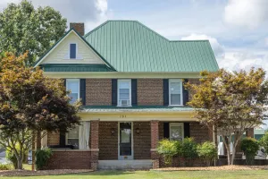Image of Historic 4 bedroom house with hot tub-great location