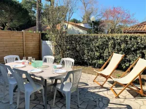 Image of La Palmyre - SMALL TERRACED VILLA - SHARED POOL - near city center