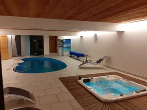 Image of Ground floor apartment of the chalet CRES with swimming pool - jacuzzi