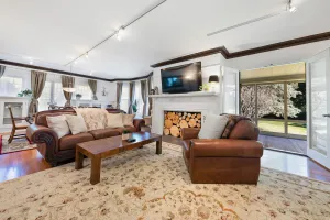Image of - King Bed - Massive Yard - Fully-Equipped Condo -