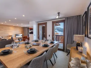 Image of Luxueux appartement 4 chambres avec balcon, casier à skis, proche des pistes à Courchevel 1650 - FR-1-563-136