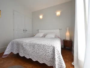 Image of Apartment with south-facing balcony