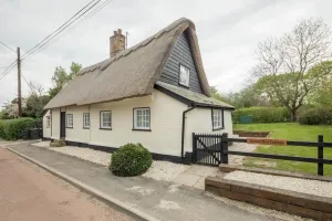 Image of Charming 4 Bedroom Walnut Tree Cottage in Knapwell
