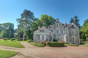 Image of Magnificent château on the banks of the Mayenne 18 people