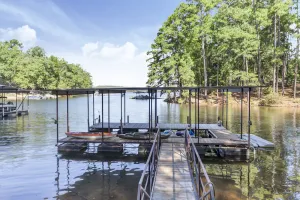 Image of BRING THE BOAT! 4\/4 Home on Lake Hartwell, private Dock included and HOT TUB!!!!