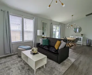 Image of Contemporary 2-Bedroom Close to Downtown, Dining