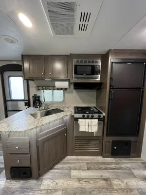 Image of Spacious RV w\/ large shower & Queen bed