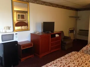 Image of Perfect Palmyra Escapade! Minutes to Hershey Trolley Works, FREE Breakfast