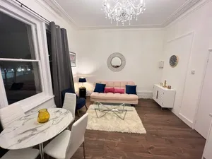Image of Iconic One Bed Apartment in Chiswick