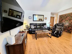 Image of Near I-70, disabled accessible, MESSAGE chair, king bed, garage, Xbox fun