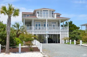 Image of \"No Holden Back\" Luxury 2nd Row Home, 4 Bedrooms \/ 3.5 Bathrooms