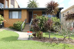 Image of 50M TO SHOPS, CAFES & COUNTRY CLUB