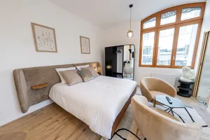 Image of L'Avant Gardiste downtown, warm and bright