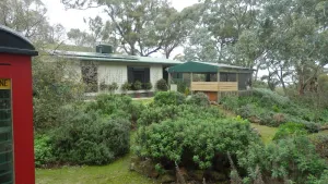 Image of mount charmal cottage.