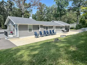 Image of NEW! 4Bed\/ 2 Bath home near Moors Resort and Marina by Kentucky Lake
