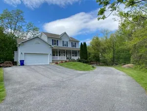 Image of 2 BR\/1.5 Bath Basement, Private Entrance & Parking