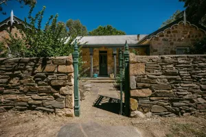Image of Unwind in Our Cosy 2 BR Spa Cottage with Log Fire. Mintaro Hideaway Carpenter