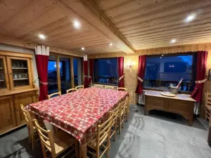 Image of Balcony, fireplace or stove, parking, tv, ski locker, 250m², Châtel