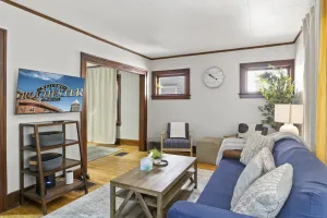 Image of •King Bed•Full Kitchen•Self Check-In•Parking•UofR