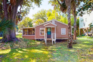 Image of Downtown Folly Beach home with free WiFi, washer\/dryer, smart TV, & more
