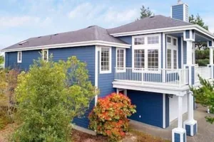 Image of Oregon Coast Gem: Beach, Lake & Family Friendly