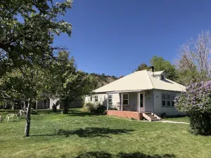 Image of Historical 1930 Country Charmer, Peaceful Property, \n9 miles to Bryce Canyon