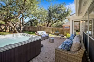 Image of 'Autumn Fire' -Hot Tub! Fully Equipped Kitchen!