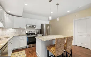 Image of 2\/2 bath large private apartment , eat in kitchen living room, gym & laundry