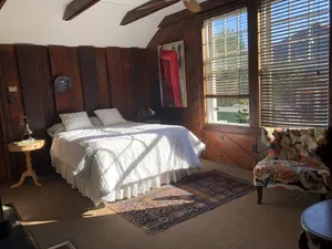 Image of Artistic Loft directly on Audubon Park