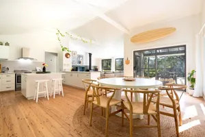 Image of Renovated sunny 4 bd modern home 5 minutes to Berry Town. Space and tranquility.