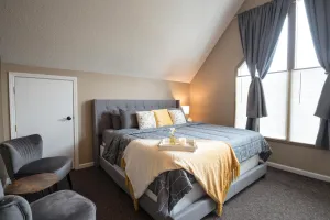Image of Luxurious king bed suite overlooking Nashville steps to dining and shopping!