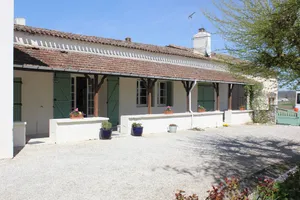 Image of Large family and pet friendly farmhouse with substantial grounds & swimming pool