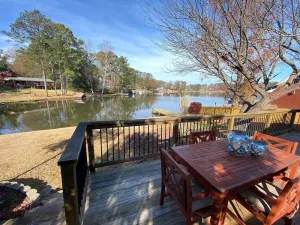 Image of Peaceful Retreat at Beautiful Lake Carroll