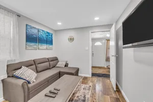 Image of Cozy Coastal Cottage Steps From The Beach, Off Street Parking, Beach Badges