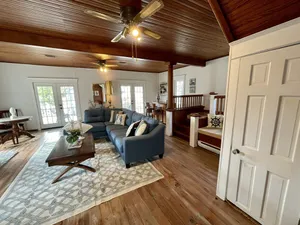 Image of Lakeview Retreat, nearby Letchworth Park, SUNY Geneseo, Fingerlakes Wineries