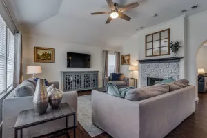 Image of Pet-friendly modern SFH in peaceful neighborhood