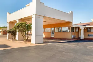 Image of Prime Location! Near National Route 66 Museum, FREE Parking, 2 Comfortable Units