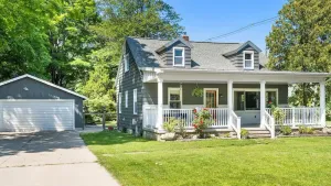 Image of Beautiful Three Bedroom House Near East Bay!