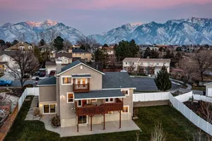 Image of Work and Play: Perfect Mountain Retreat with High-Speed Internet