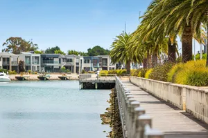 Image of Beautiful Martha Cove home - 100m from water