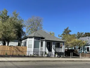 Image of Updated Craftsman cottage conveniently located downtown