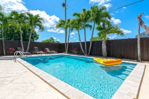 Image of Tropical paradise wonderful, weekly and monthly discounts available!.
