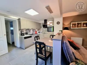Image of Charming Cottage in Avesnois Park: Private Garden, Modern Amenities, Near Hiking & Attractions