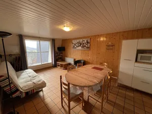 Image of Appartement 2 Chambres à 1500m d'Altitude, Proche des Pistes avec Balcon et Parking - FR-1-787-14