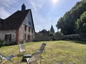 Image of Charmante Cure Ancienne avec Jardin et WiFi, Près de Vichy - FR-1-489-459