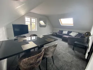 Image of Pristine 2 bedroom apartment with off street parking